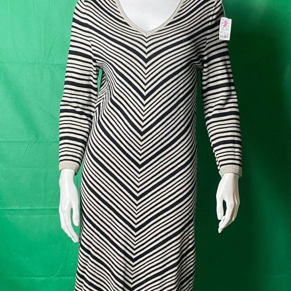 Max Studio Dresses & Skirts - MAX STUDIO V-Neck Sweater Dress Black & Gray L